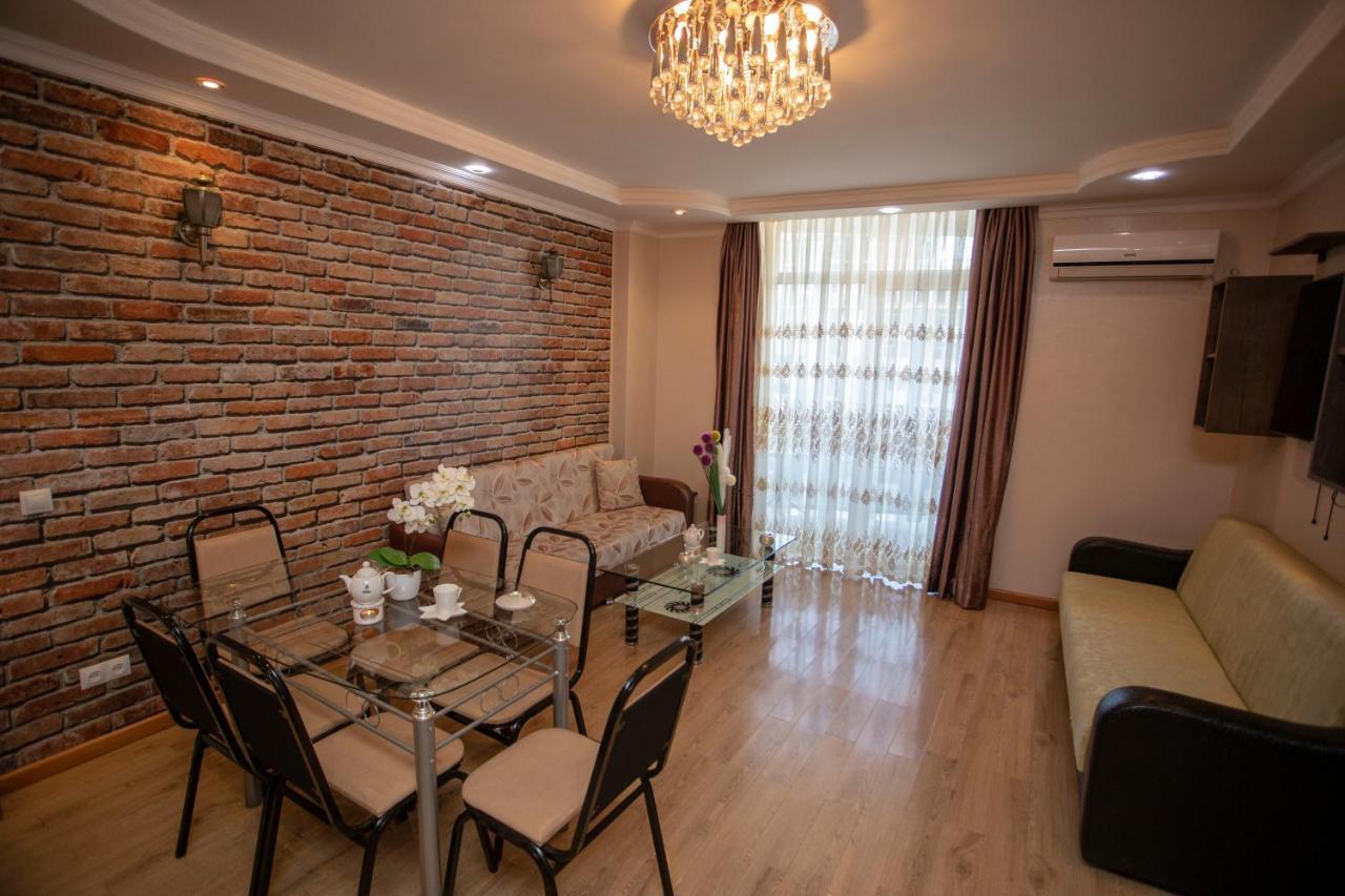 Blue Star Batumi Lejlighedshotel Eksteriør billede